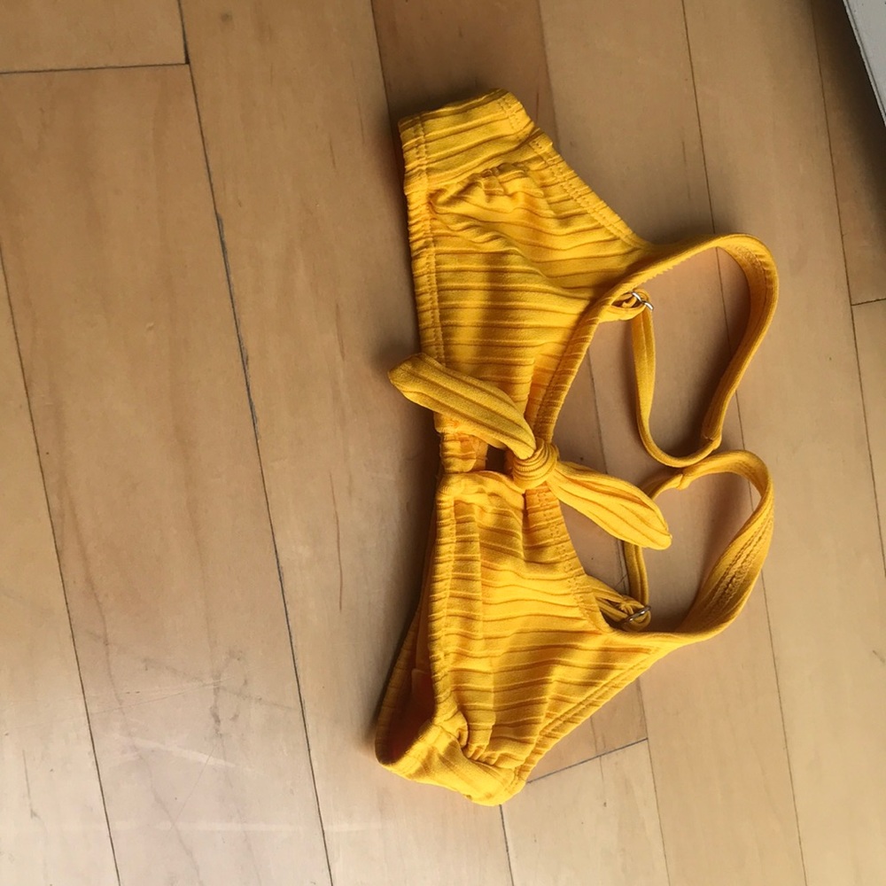 Bikini - Picture 2 of 5